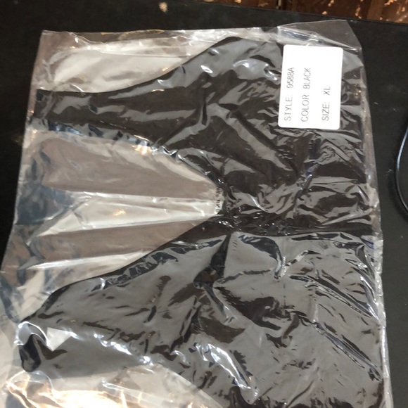 Black No Wire Elastic Bra - Picture 2 of 2